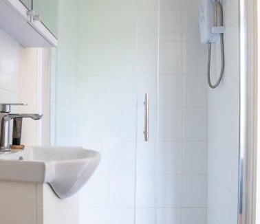 Shirley Apartment | #10 Cozy Studio- Near NEC & BHX - Sleeps 2 - " Perfect for Business Traveler and Couples - Free Parking"