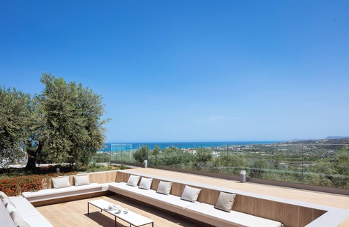 Xiro Chorio Villa | 100m2 heated pool, absolute privacy and mesmerising views!