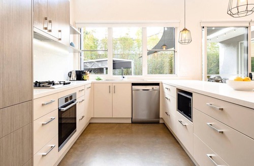 Ocean Grove Villa | 11AM CHECK-OUT - Ocean Grove Beach House 2 - Pets - Accessible!
