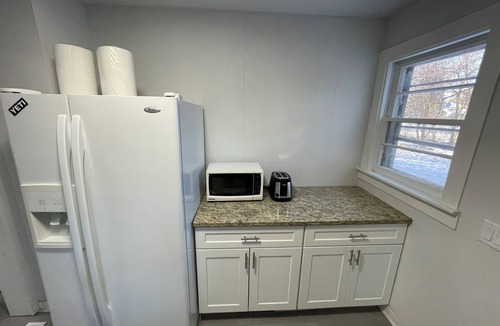 Lansing House | 12 Minutes from MSU, 3 Bedroom House with Laundry