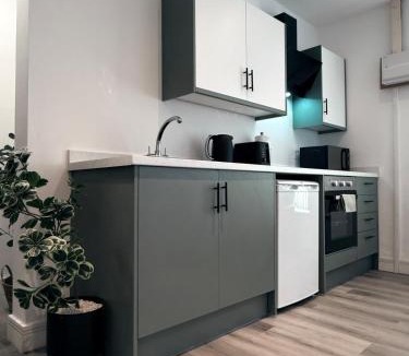 Cradley Apartment | 124A The Luxury Suite 1st floor modern apartment