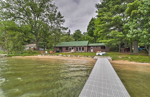 Mayfield Cabin | 13 Mi to Dtwn: Lakefront Cottage w/Dock