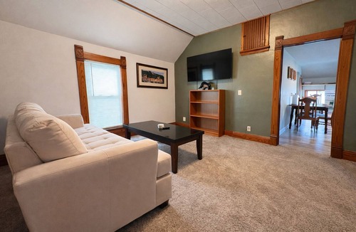 Grand Ledge Apartment | 15 Min to Lansing 2BR In-Unit Washer & Dryer