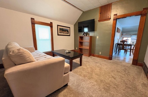 Grand Ledge Apartment | 15 Min to Lansing 2BR In-Unit Washer & Dryer