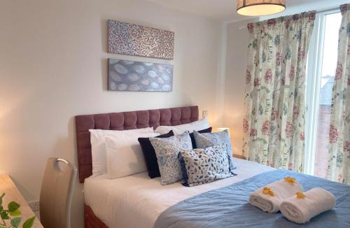 Bordesley Apartment | #164 City Escape at Sapphire Court-Sleeps 6