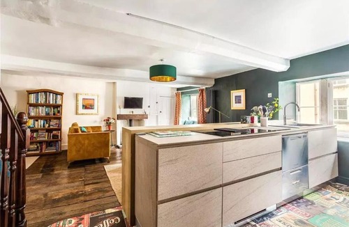 Tetbury Apartment | 17th-Century Grade II House, Heart ofTetbury