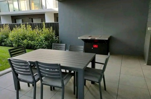 Griffith Apartment | 2 B/R modern apartment free parking prime location Canberra