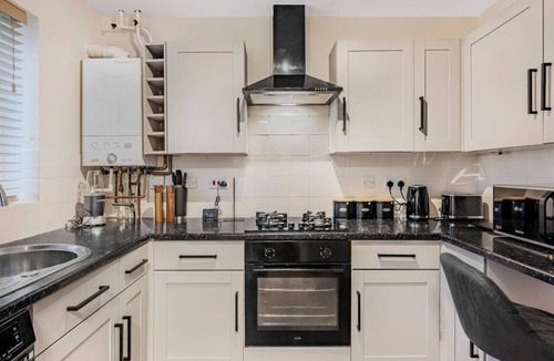 Barnt Green House | 2 Bed Home with free parking and WIFI
