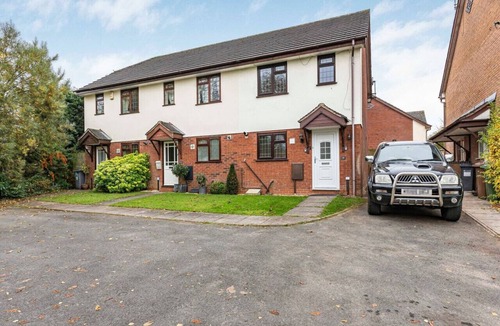 Barnt Green House | 2 Bed Home with free parking and WIFI