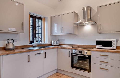 Stanton Drew Cottage | 2 Bed in Bristol (oc-72836)