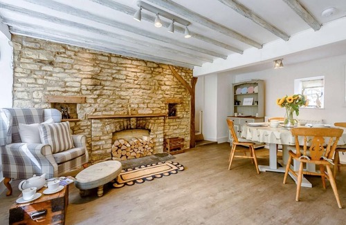Bourton Cottage | 2 Bed in Cheltenham (oc-46677)
