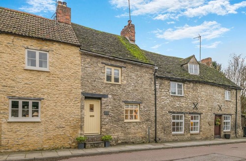 Malmesbury Cottage | 2 Bed in Malmesbury (oc-f34728)
