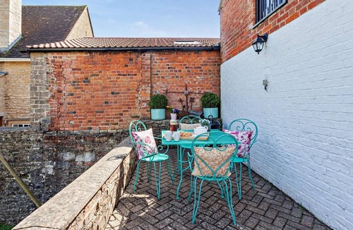 Malmesbury Cottage | 2 Bed in Malmesbury (oc-91453)