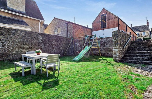 Malmesbury Cottage | 2 Bed in Malmesbury (oc-91453)