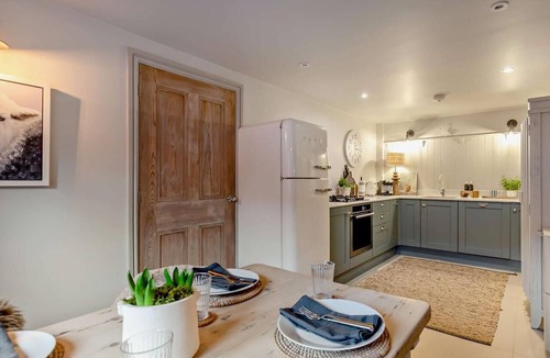Quedgeley Cottage | 2 Bed in Warwick (oc-77617)