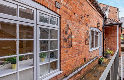 Warwick Town Centre Cottage | 2 Bed in Warwick (oc-93085)