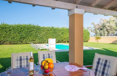 Almiros Beach Villa | 2 Bed modern villa, close to resort amenities