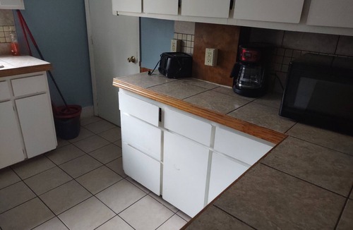 Lansing Apartment | 2-bedroom apartment in peaceful Lansing with AC for your stay