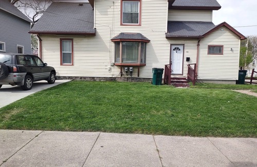 Lansing Apartment | 2-bedroom apartment in peaceful Lansing with AC for your stay