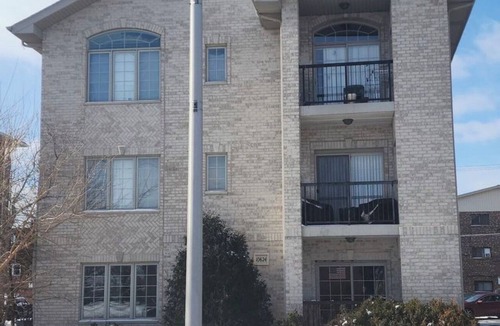 Chicago Ridge Apartment | 2-bedroom apartment in pleasant Oak Lawn with AC comfort
