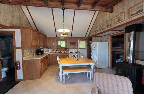 La Pointe Cabin | 2-bedroom cabin & lake access on Madeline Island's North End- Ripple @ SoulShine