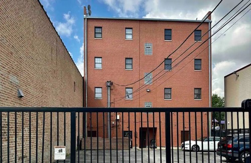 Kenwood Condo | 2 bedroom condo in North Kenwood Hyde Park with elevator.
