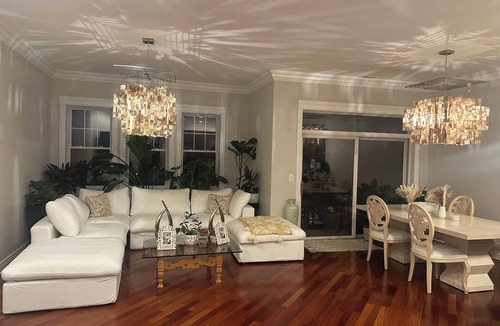 Kenwood Condo | 2 bedroom condo in North Kenwood Hyde Park with elevator.