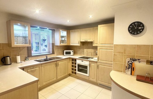 City Centre Apartment | 2 bedroom town centre apartmnet with free parking