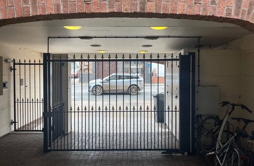 City Centre Apartment | 2 bedroom town centre apartmnet with free parking