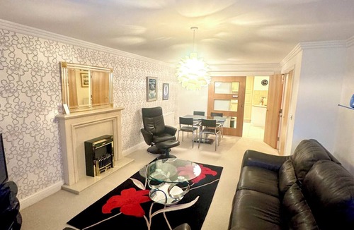 City Centre Apartment | 2 bedroom town centre apartmnet with free parking