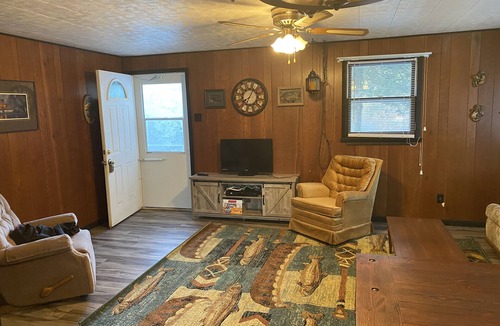 Crivitz Cottage | 2-bedroom house/cottage Sleeps 6