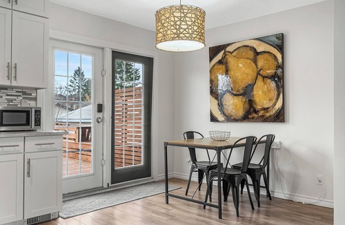 Cedarbrae House | 2 Bedroom, King Bed , Large Yard, AC, Fire Pit