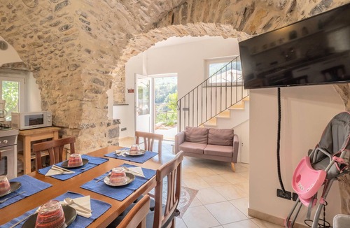 Borgo d'Oneglia House | 2 bedroom nice home in Borgo d'Oneglia