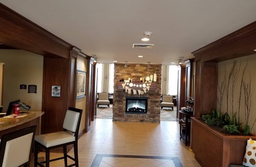 Rossford Condo | 2 Bedroom Suite Near Toledo | Relaxing Retreat with Shared Indoor Pool + Free Breakfast!