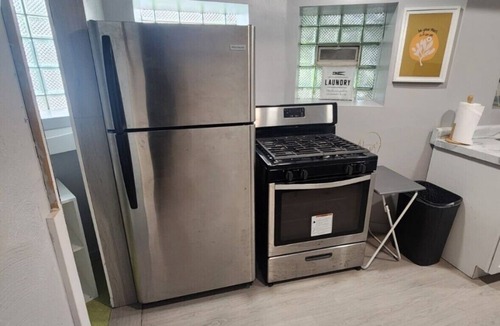Woodlawn Condo | 2-bedroom walkable Chicago condo to President Obama Center & UniversityofChicago