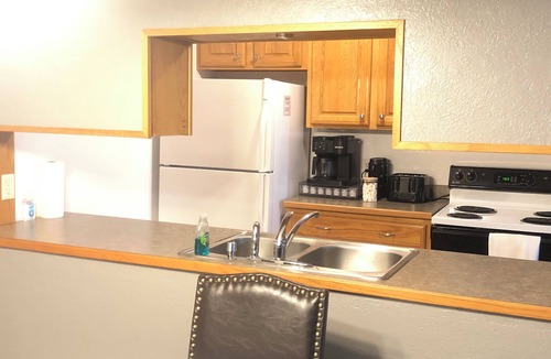 Grand Rapids Apartment | 2 BR 2 BA Cozy Retreat Near Everything
