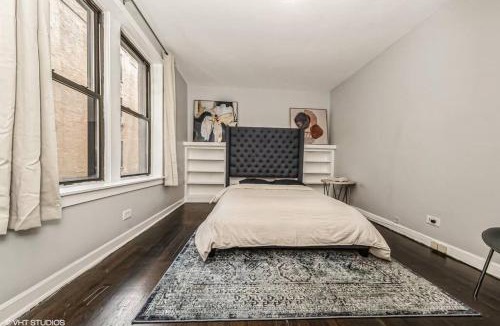 Kenwood Apartment | 2 BR Apt Near U Chicago Campus & the Lakefront!