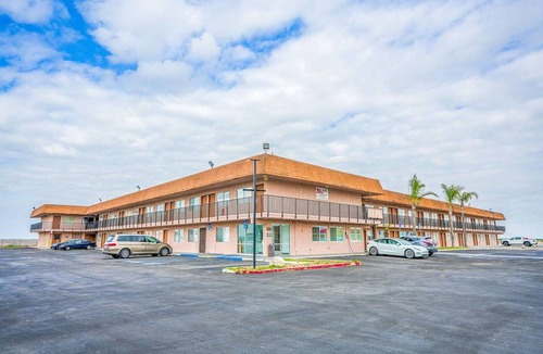 Buttonwillow Apartment | 2 Full Beds Accessible Non - Smoking