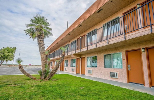 Buttonwillow Apartment | 2 Full Beds Accessible Non - Smoking