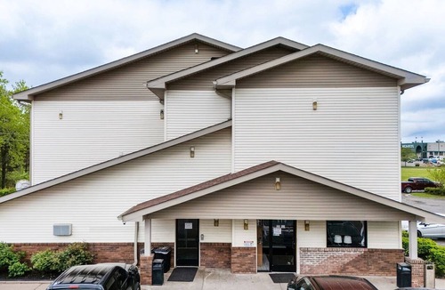 Lansing Apartment | 2 Full Beds|Non-Smoking