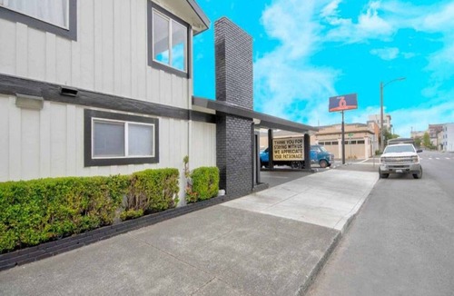 Downtown Apartment | 2 Full Beds | Non-Smoking, Kitchen