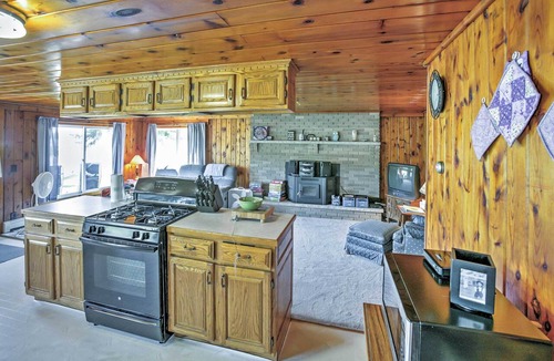 Long Lake Cottage | 2 Mi to Boat Ramp! Family Cabin on Long Lake