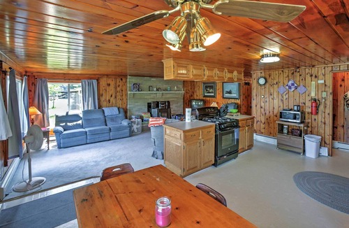Long Lake Cottage | 2 Mi to Boat Ramp! Family Cabin on Long Lake