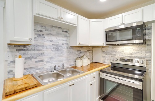Riverside House | 2 Mi to Hagar Beach: Charming Home w/Fire Pit!