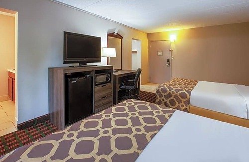 Northwood Hotel | 2-Star Hotel ∙ Baymont by Wyndham Northwood