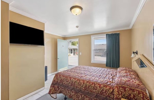 Shields Hotel | 2 Value-Friendly Rooms w/Queen Beds Near Timbers Bar & Grill