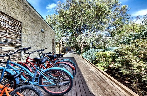 Cowes House | 22–26 Oct Only MotoGP Wend Villa Ramada Resort By Wyndham Shuttle Race track