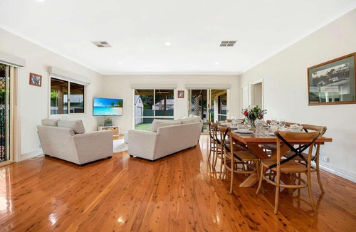 Echuca House | 26 Dickson St - character home in the heart of Echuca