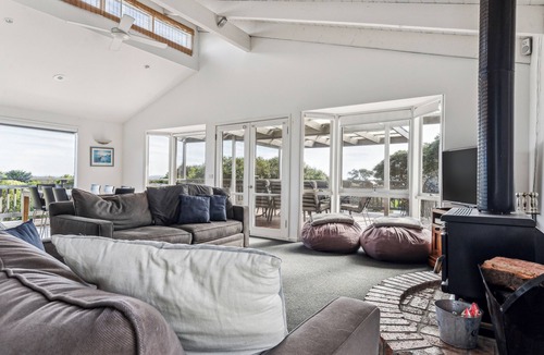 Rye House | 270 Degrees - Amazing views, open fire. Family and dog friendly.