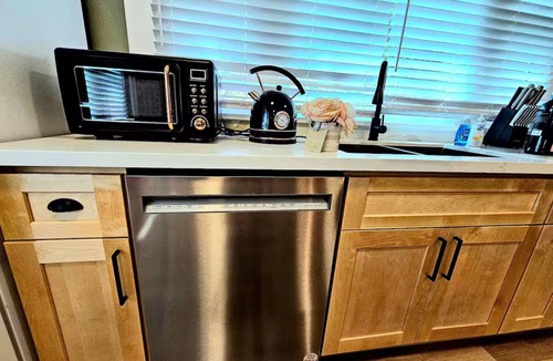 Mid Central Apartment | 2bedroom 2bathroom in Old Town Pasadena Steps to Caltech, PCC Close to Rose Bowl